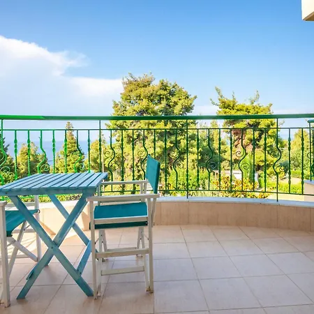 Pinewood Hotel 3*