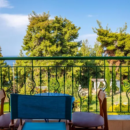 Pinewood Hotel 3*